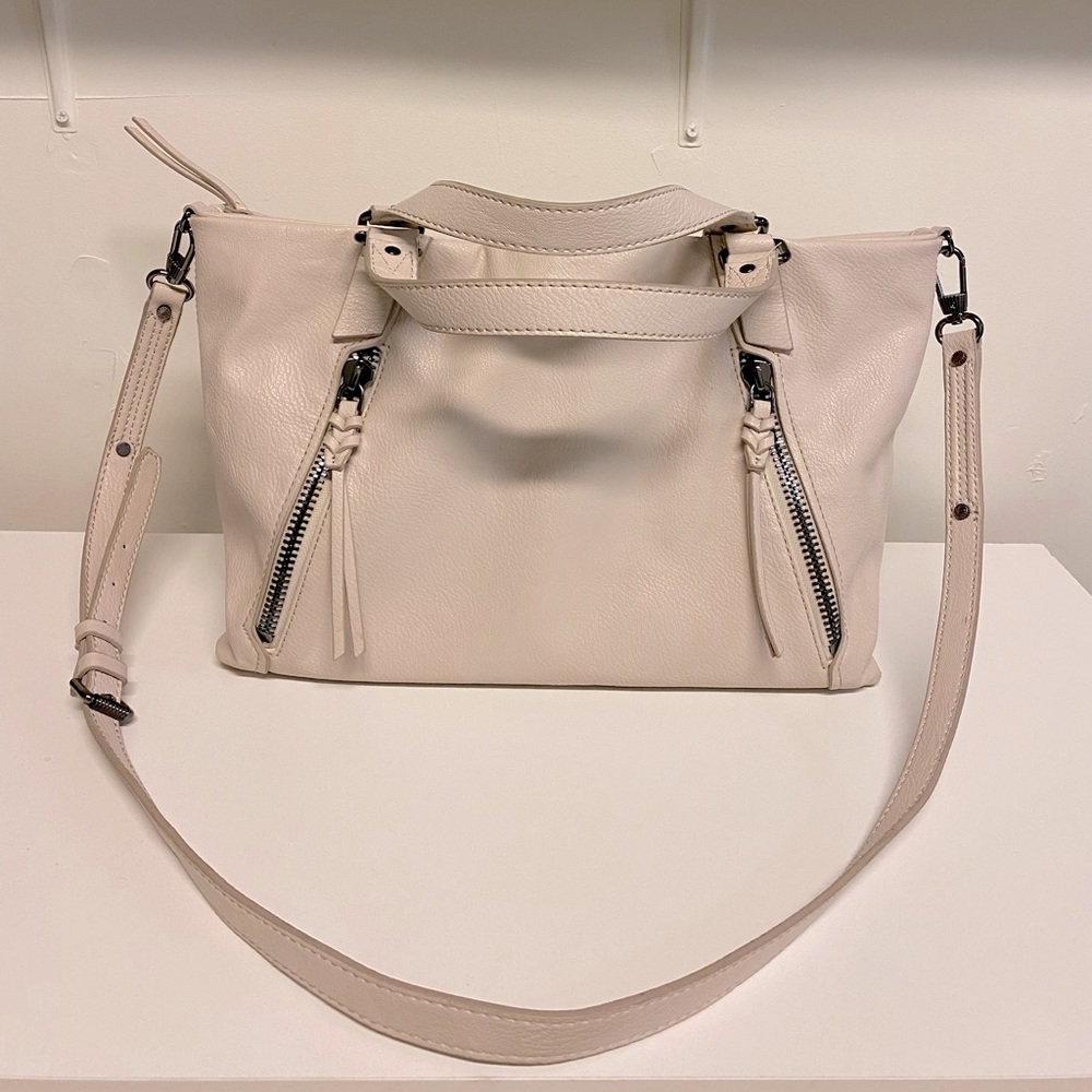Pre-owned. BCBG Generation handbag with crossbody Strap.